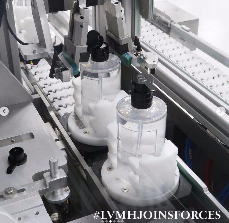 众多时尚企业Dior,LVMH等纷纷投入支援生产医疗用品，暖心献力