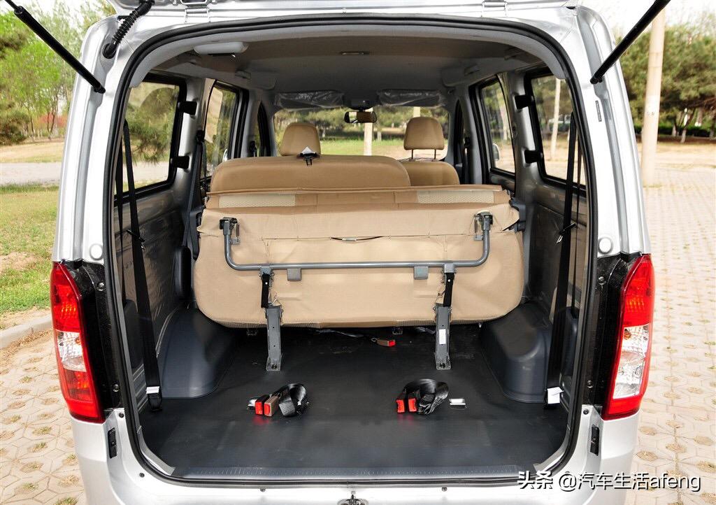 五菱宏光v6试驾视频,五菱宏光v最新5座版用车感受