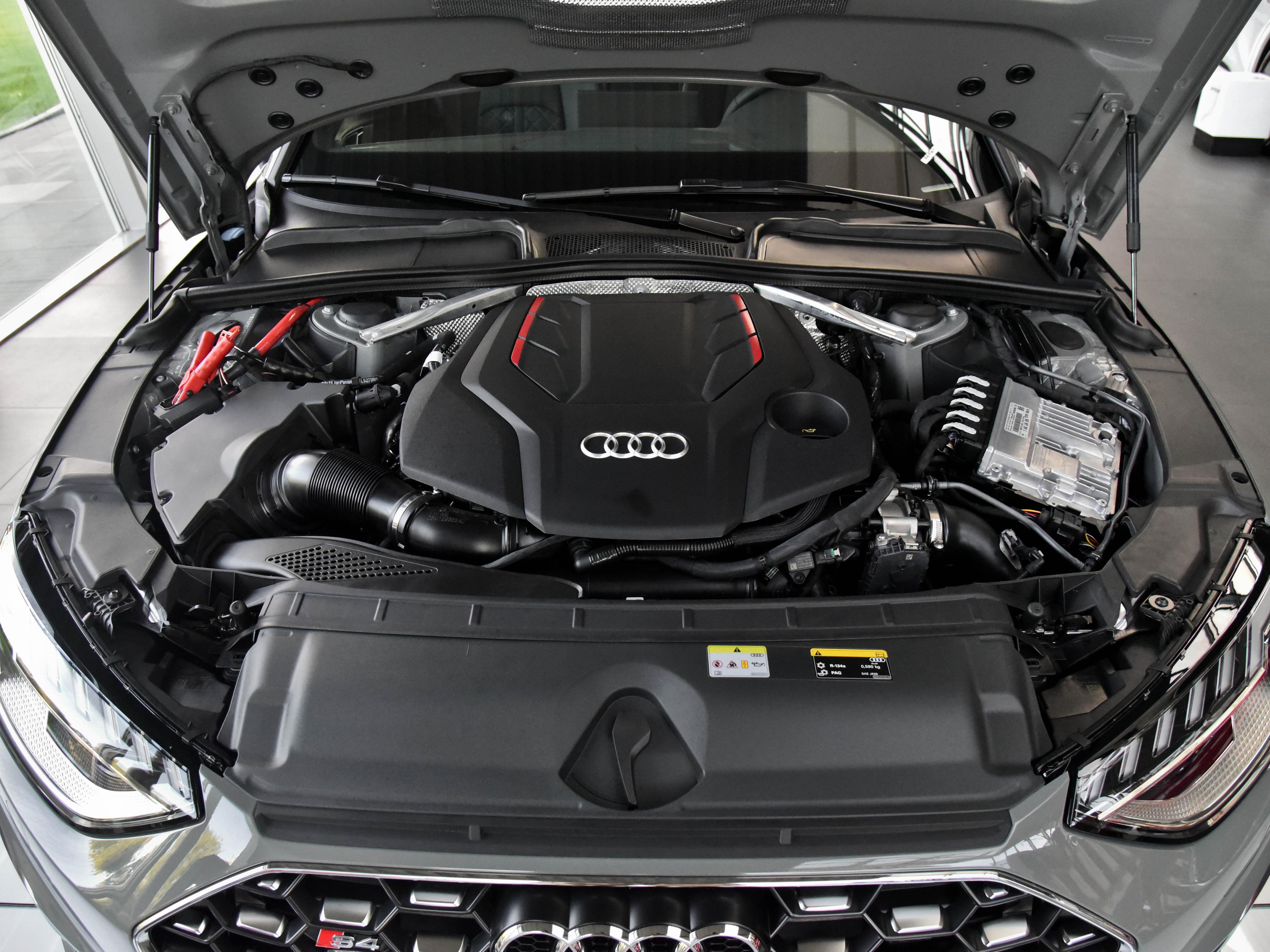 既能家用又能跑高速,既能下赛道又能代步的车