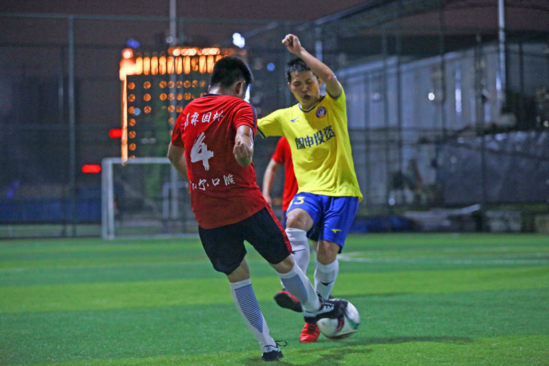 以球会老乡——2019年南宁桂平商会青创协会足球比赛鸣哨开波