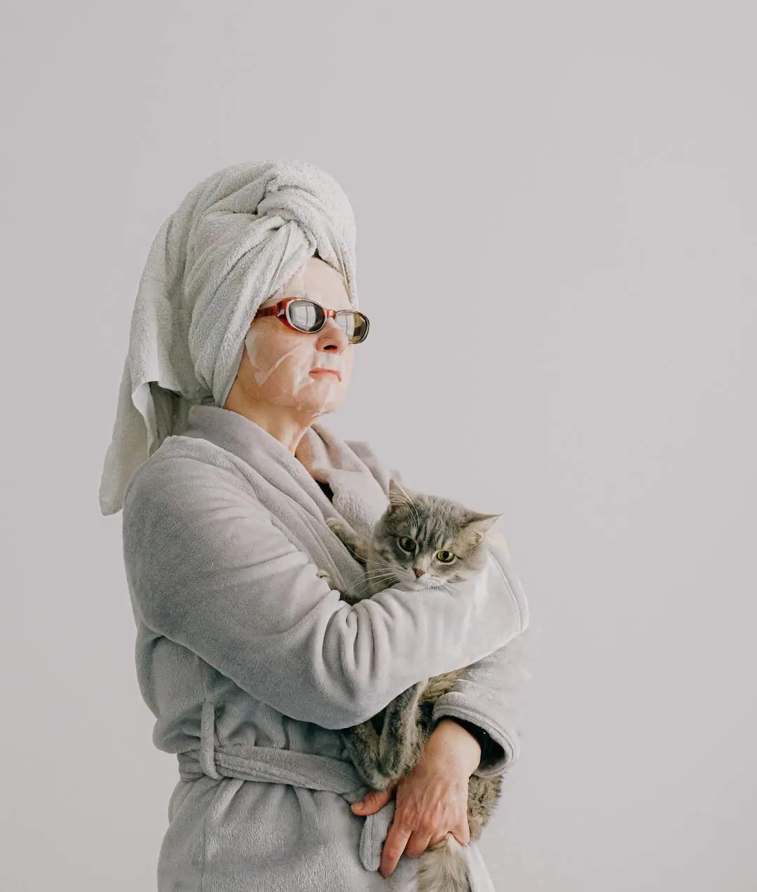 化妆品水乳霜精华的使用顺序,化妆品的正确使用顺序文字