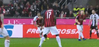 c罗帽子戏法第一脚暴力远射,博努奇评价c罗凌空抽射