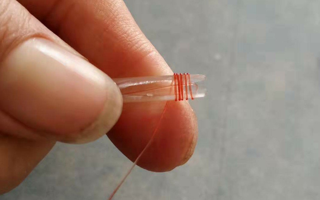 用笔芯做系钩器,怎么用圆珠笔自制绑钩神器