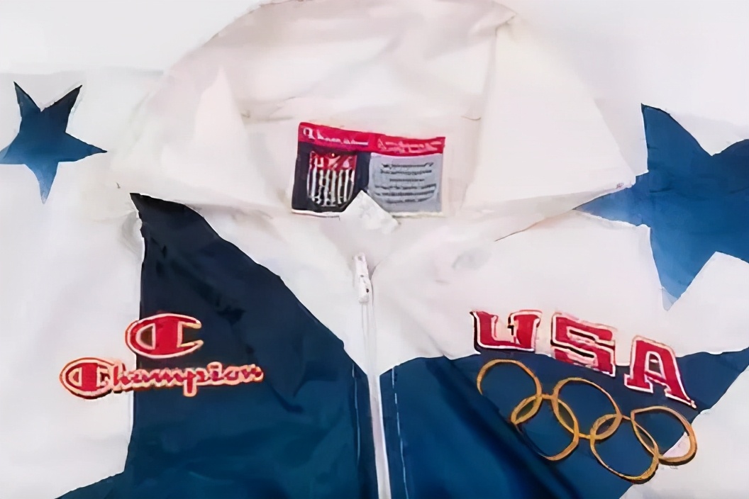 每个人都有冠军梦,冠军champion短袖全是logo