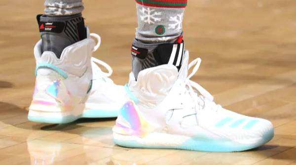 罗斯梦回巅峰时穿的什么鞋,罗斯取得mvp穿的是什么球鞋