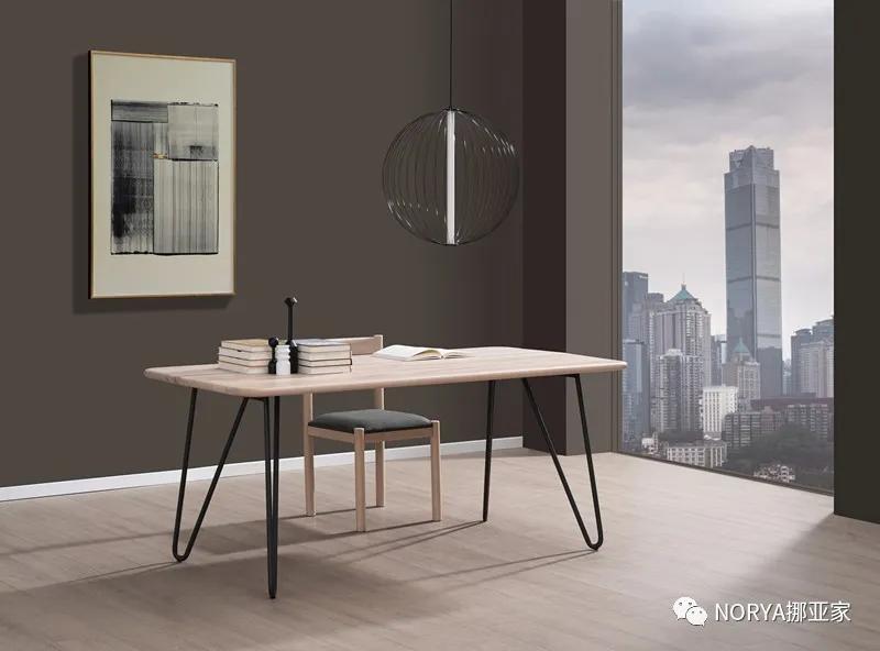 在客厅吃饭才能感觉到舒服,在客厅吃东西和饮料