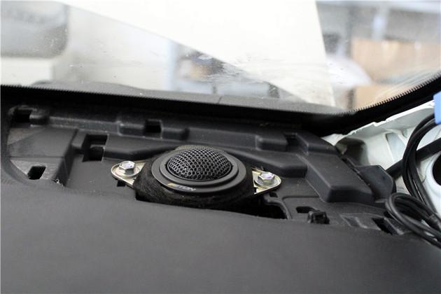 赤峰鑫航汽车音响改装丰田塞纳改装二分频喇叭四门隔音加装超低音