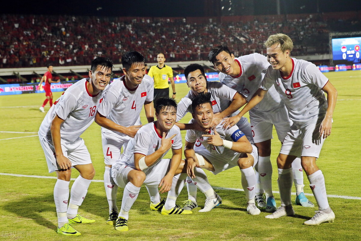 外媒对中国男足输越南看法,越南足球再次让国足汗颜