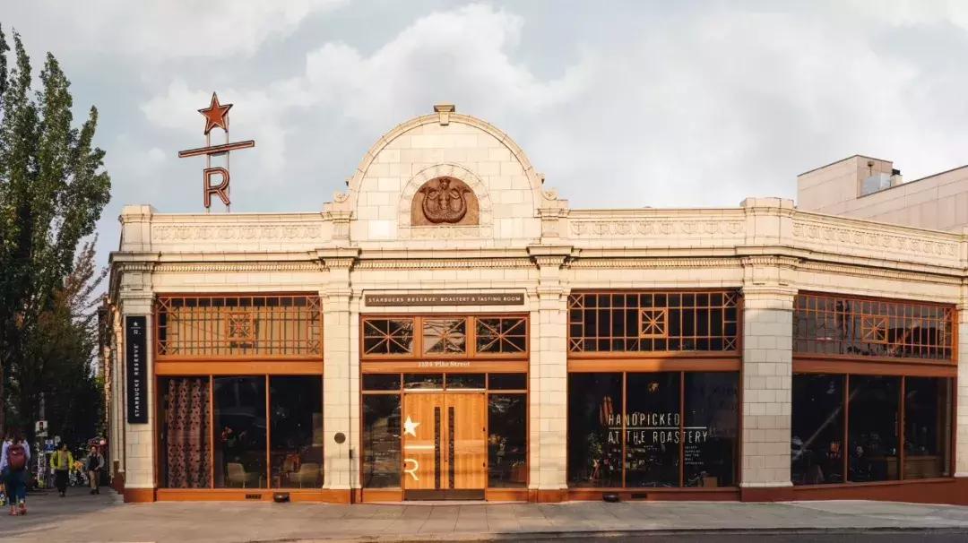 星巴克的设计是谁设计的,上海星巴克的设计师