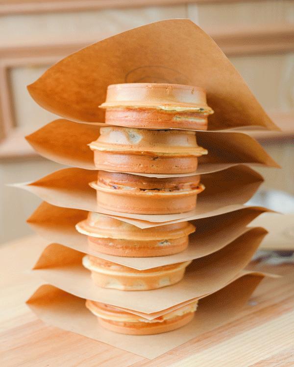 火了50年!台湾来の车轮饼,自带“拉丝”特效