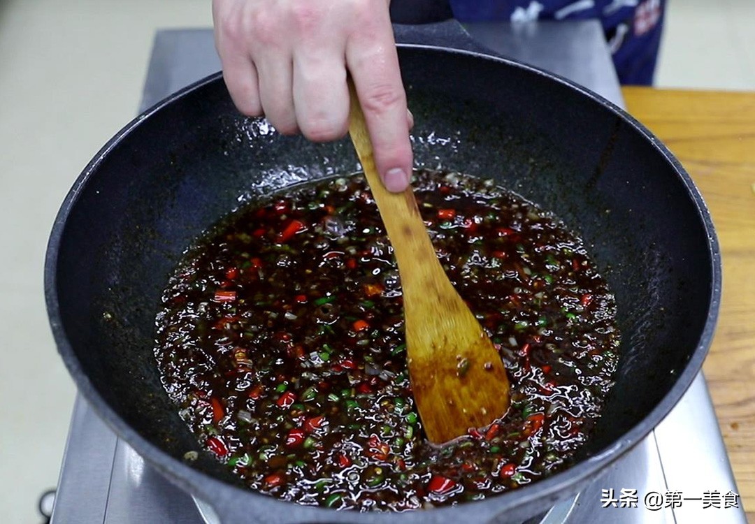 教你4道下饭酱的做法,很简单特别下饭的酱做法