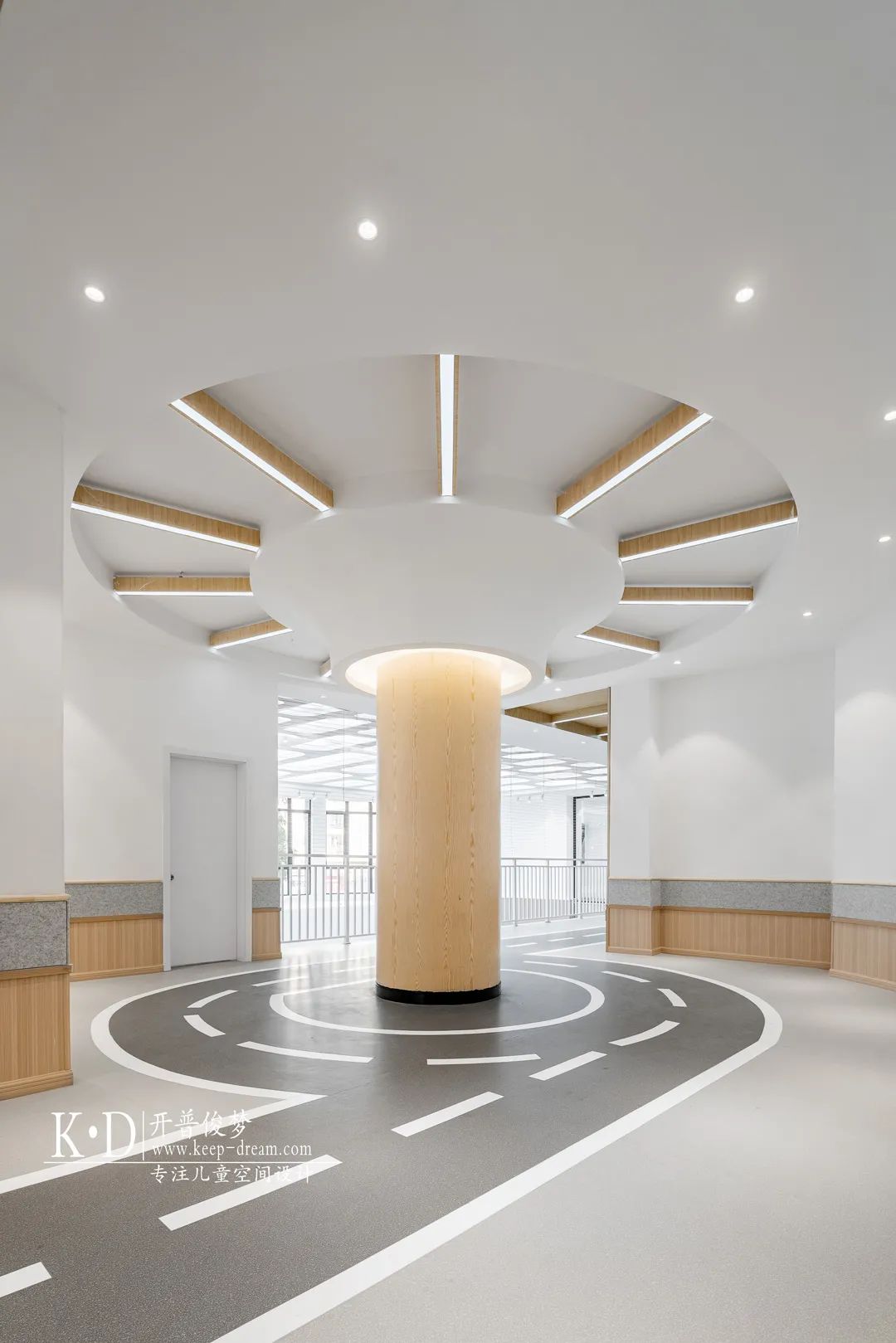 泉州金碧辉煌的幼儿园,泉州幼儿园空间设计效果图