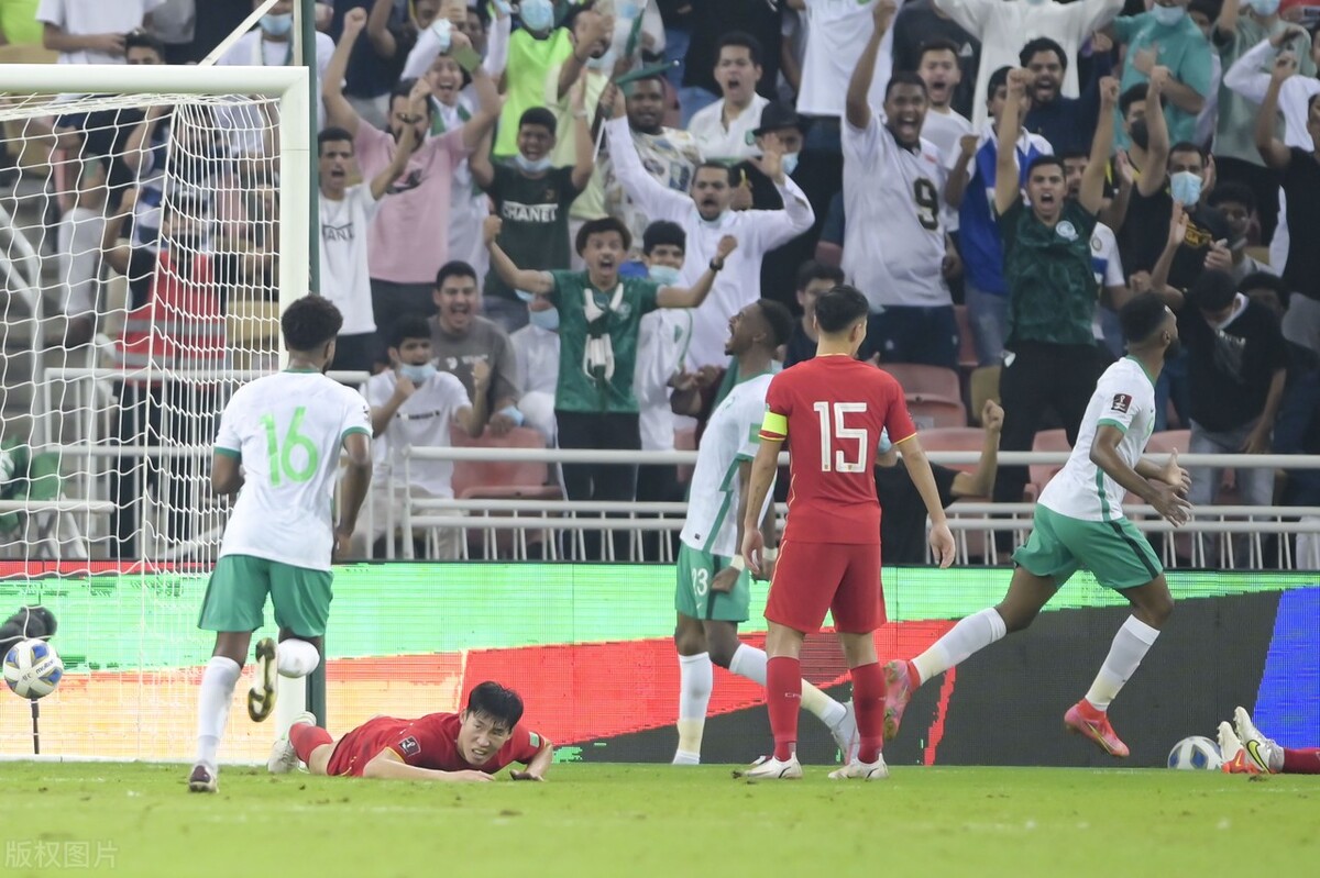 问足球问题大全,李铁战术方向