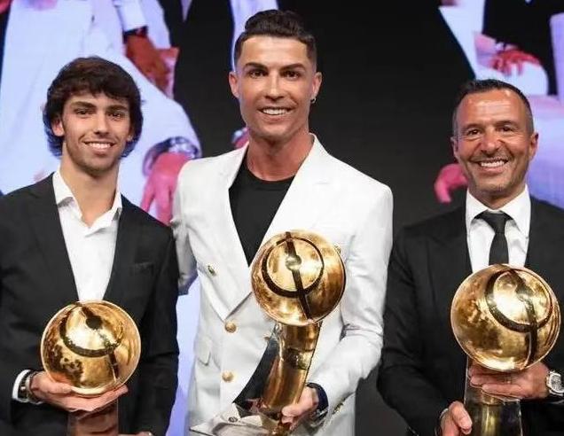 2023年环球足球奖c罗采访,c罗当选环球足球奖20年最佳球员