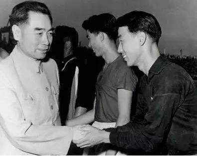 贺龙派足球队出国学先进，“攻不破的‘万里长城’”响亮全球