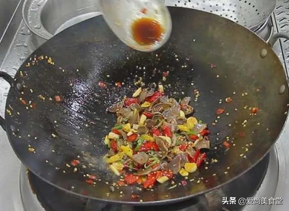 泡椒鸡胗的做法最正宗的做法,泡椒鸡胗的泡椒水要不要放进去炒