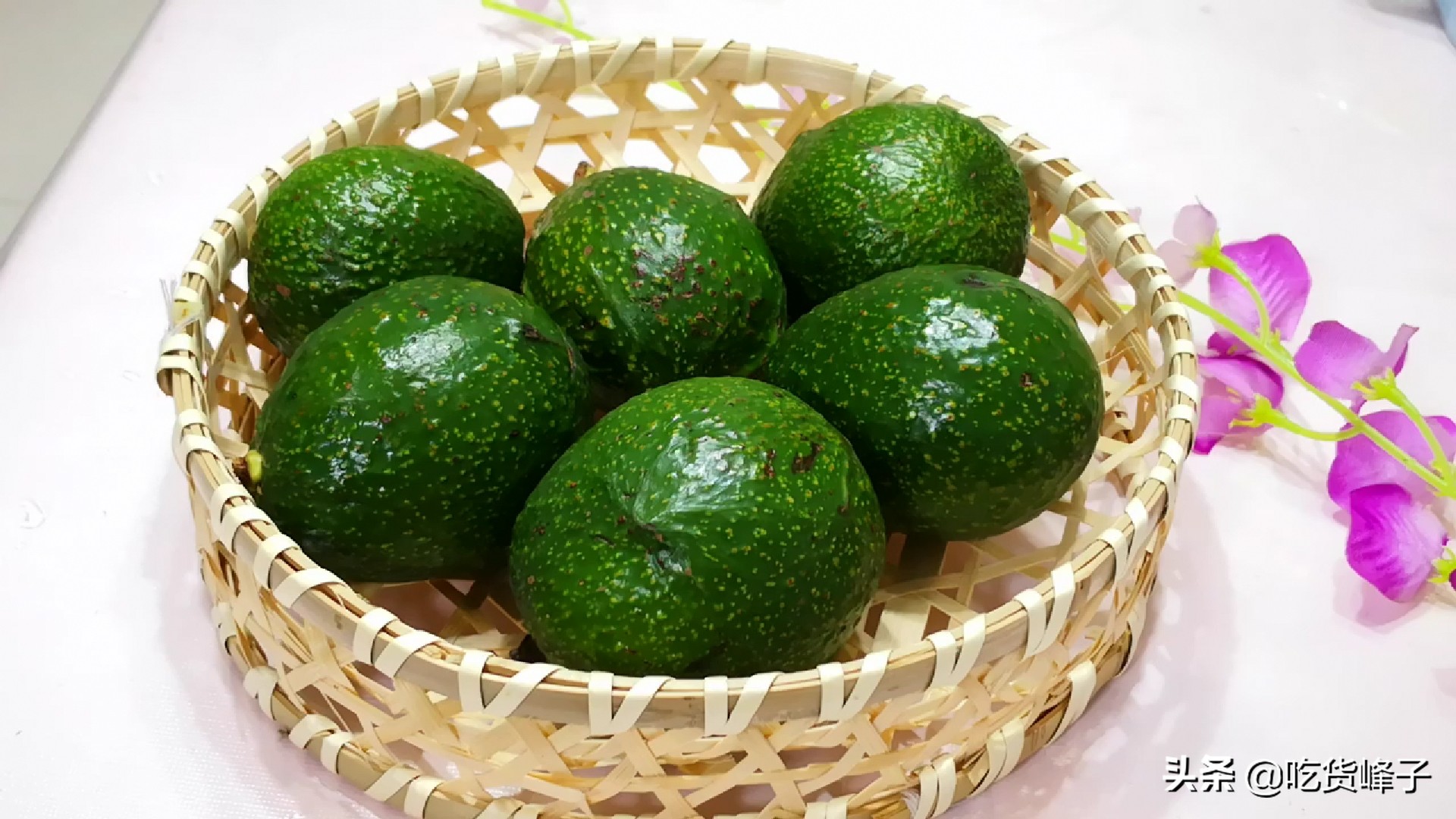 市场上的牛油果怎么挑选,牛油果好吃便宜