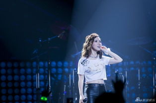 邓紫棋和林俊杰是一个级别吗,邓紫棋现场稳吗