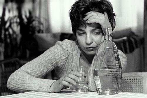 头皮上抠出白皮是头皮屑吗,头皮屑白泥是什么