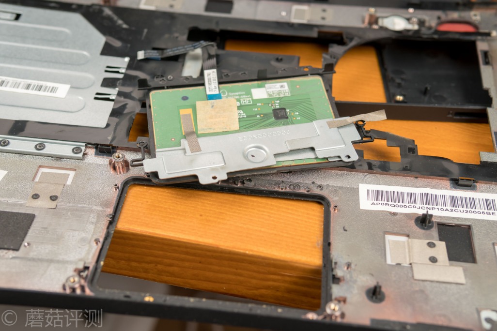 联想y400维修断轴,联想y400屏轴太紧