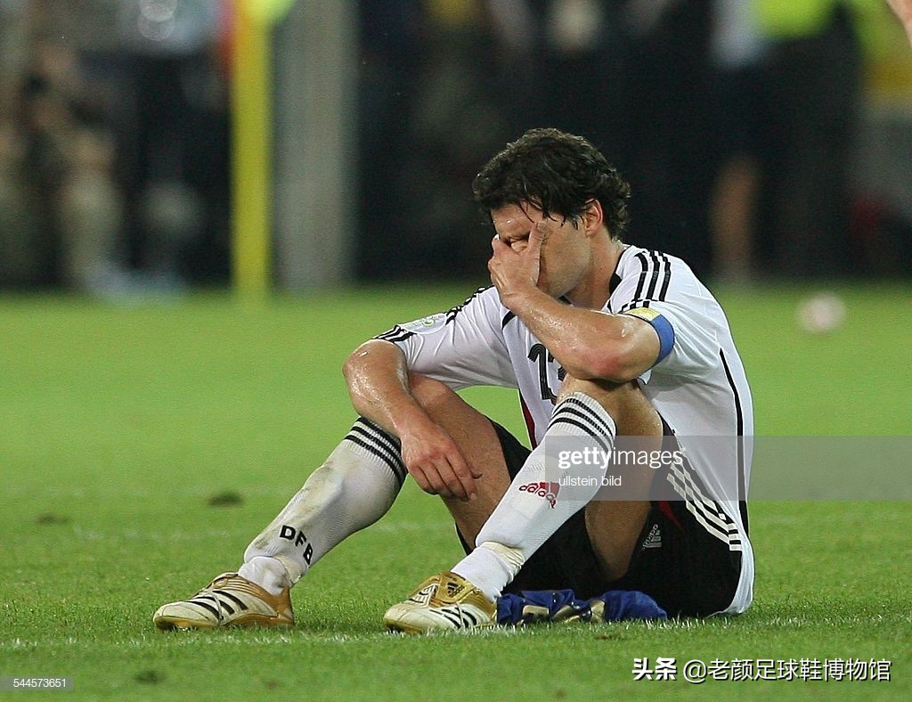 中国最新足球鞋设计,设计最好的足球鞋