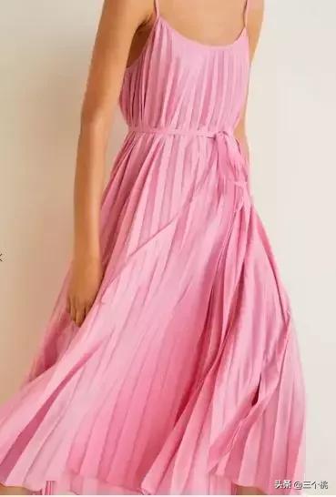 今年流行的裙子不穿高跟鞋,穿今年最流行的裙子