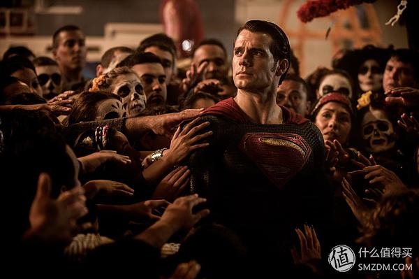 看腻了小鲜肉？《海王》凭肌肉和女神实现口碑逆袭：DC漫改指南