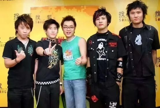 大鹏背后的人是谁,大鹏当年为啥能请这么多明星