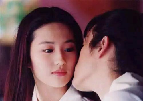 刘亦菲李易峰晒甜蜜合照,刘亦菲李易峰胡歌