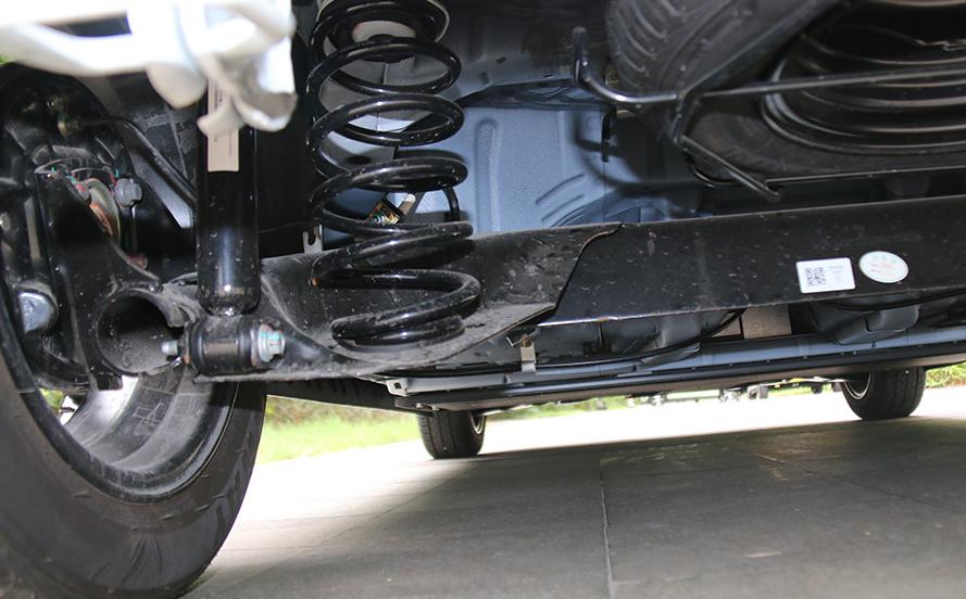 汽车左后轮哐当异响怎么回事,汽车后轮有嘎吱异响是什么原因