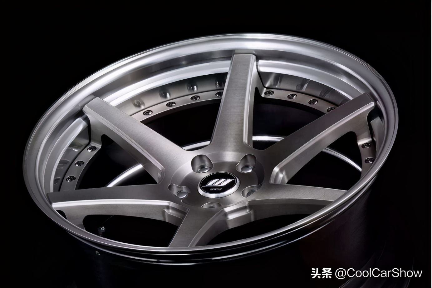 s5锻造轮毂怎么看真假,怎么区分是不是真正的锻造轮毂