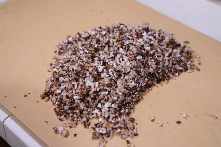 煎牛排大火会糊吗,煎牛排温度高黄油糊了