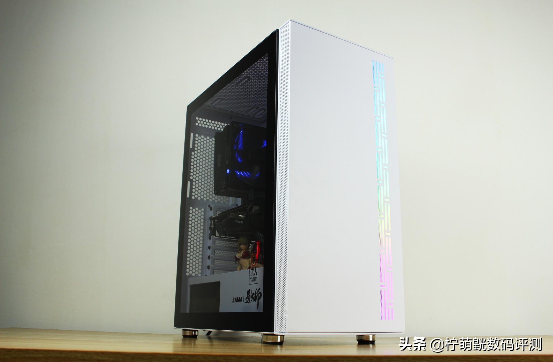 神光侧透不单调,畅快装机不求人易大师神光白色版上机体验