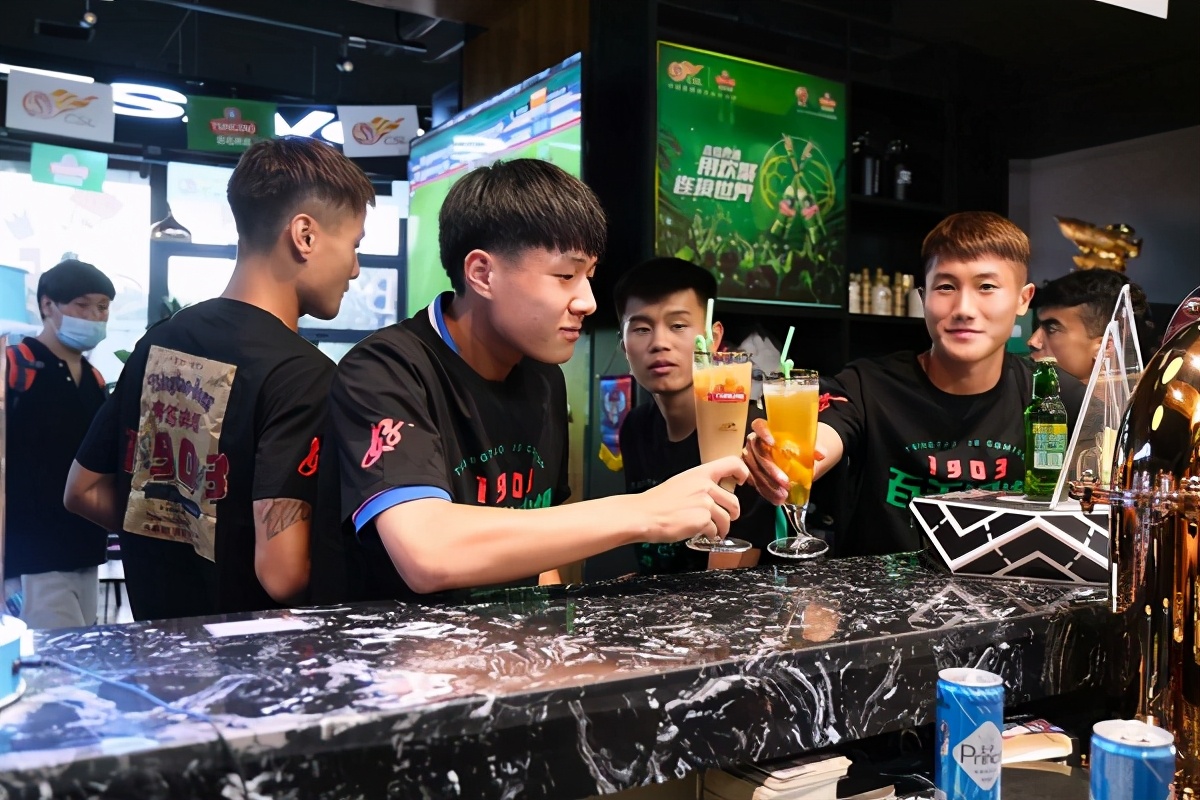 青岛啤酒体验,青岛啤酒为球迷带来极致快乐体验