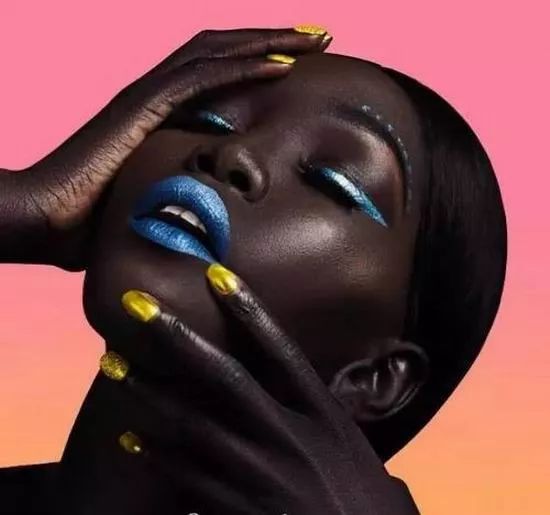 世界最黑的女模特,史上最黑的女模特