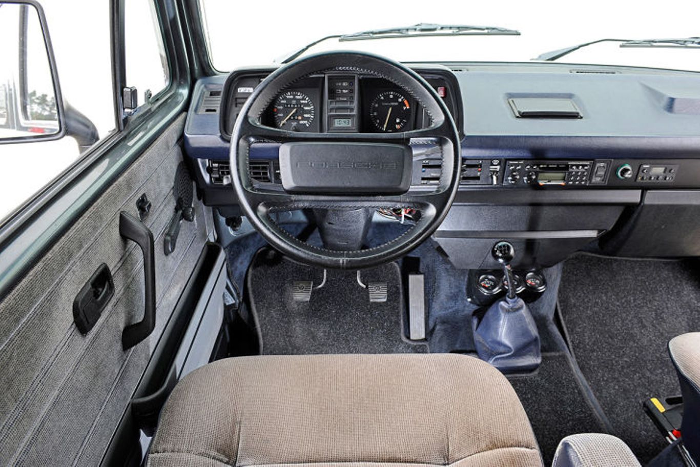 保时捷对比五菱神车,保时捷面包车有哪几款