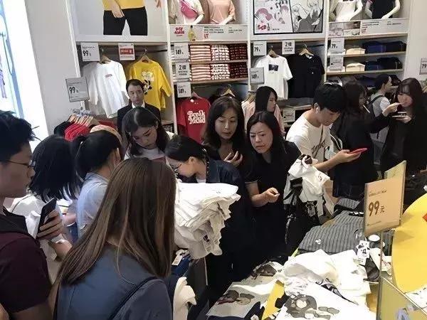 对优衣库哄抢事件的看法,冲刺拼抢