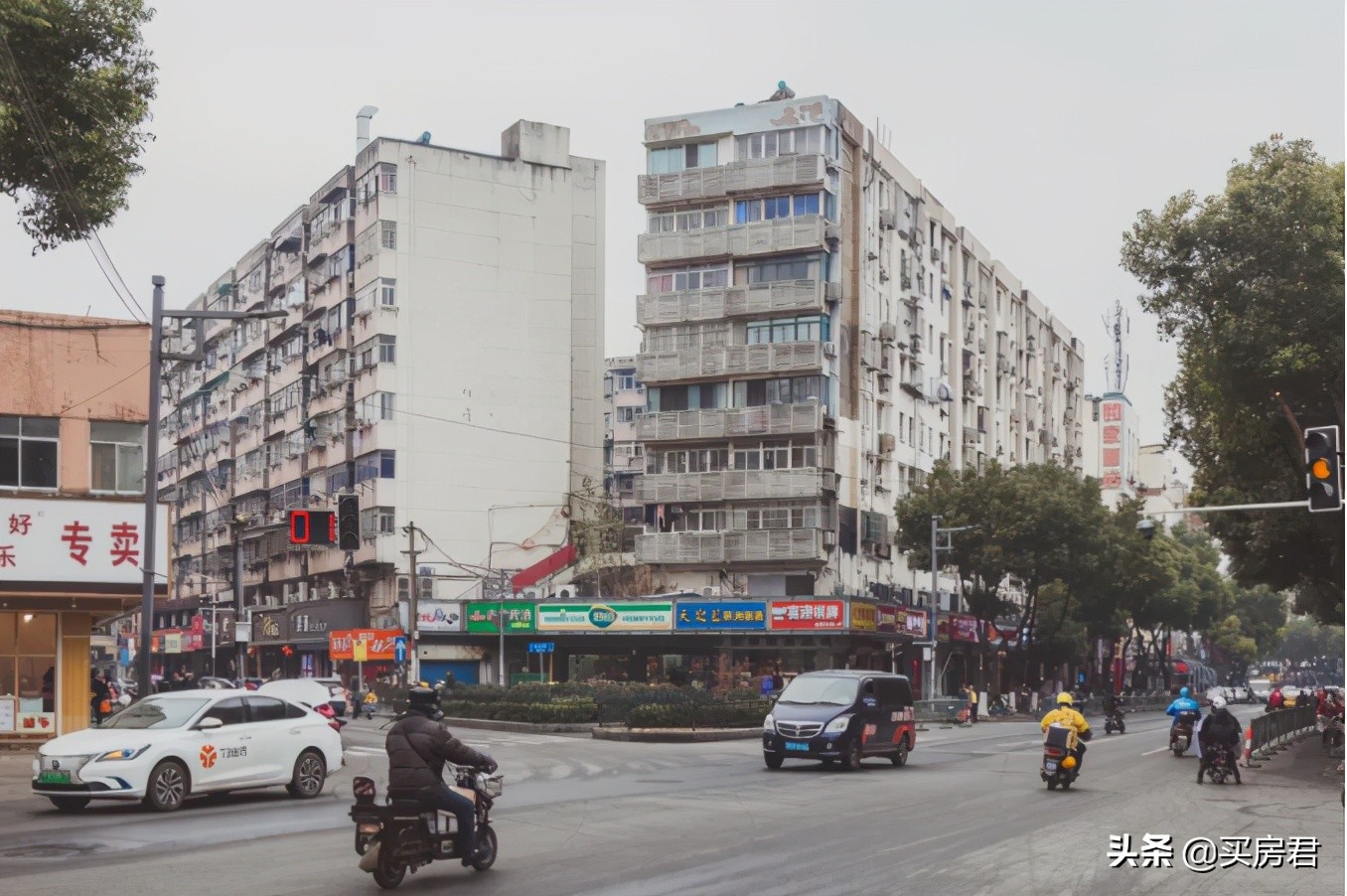 在三牌楼撸了顿串，他决定在这里买房