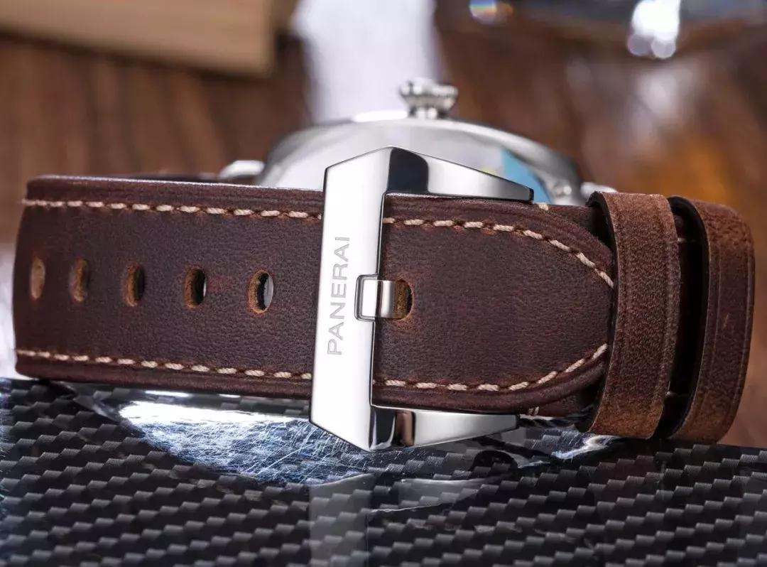 夜店戴表三要素:荧光要亮、万元以上且耐碰撞