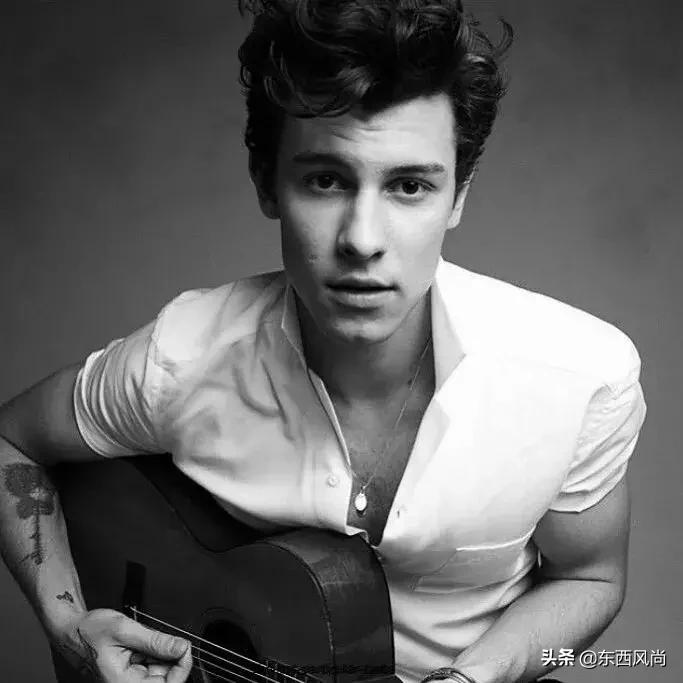 萌德确认了CK最新代言人的身份，网友呼吁裤子必须穿好！