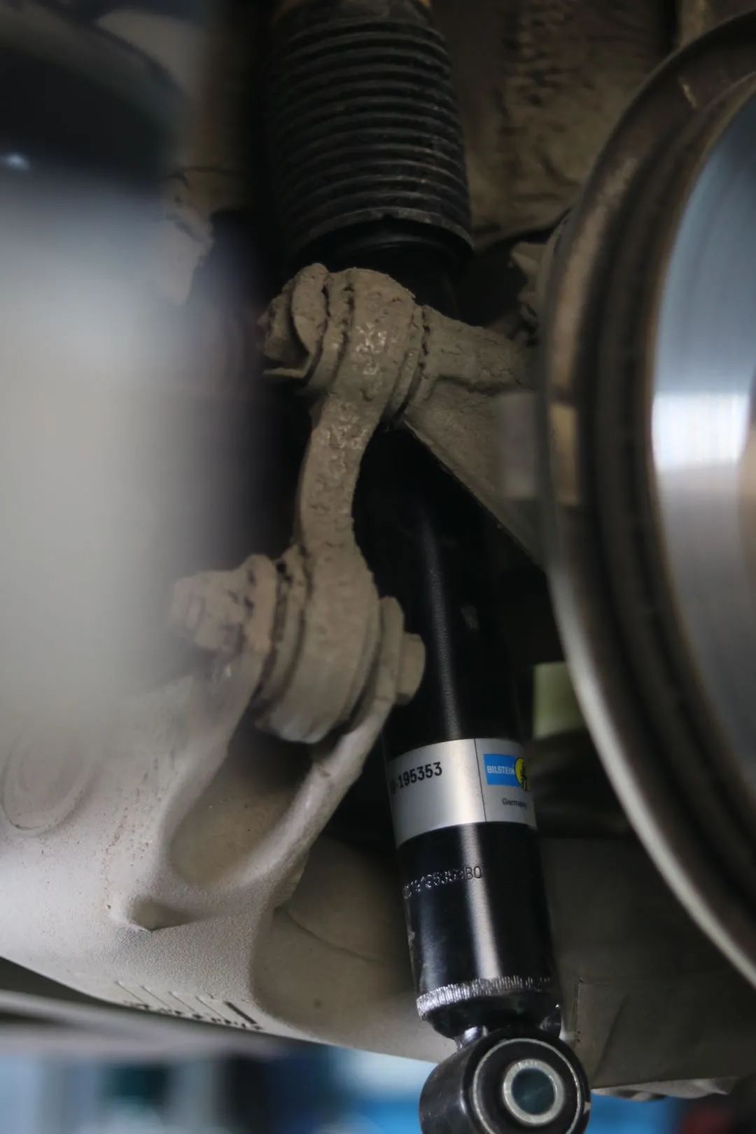 怪兽修车:翻新一辆11年破烂不堪的宝马GT,车况不忍直视