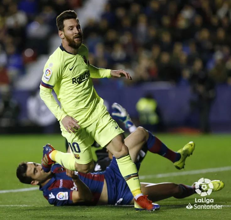 梅西穷追猛赶才反超，他们是西甲半程最佳前锋！