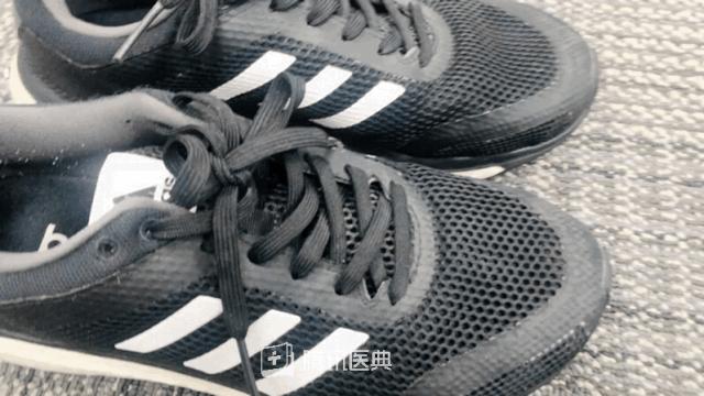 27岁男生脚臭,年轻小伙脚臭