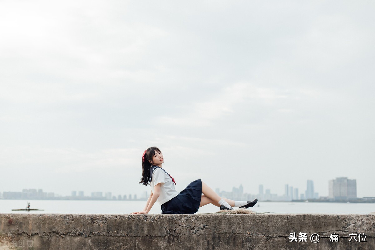 腰部弯腰时和蹲下时疼得厉害,弯腰起身后腰部脊柱突然疼怎么办