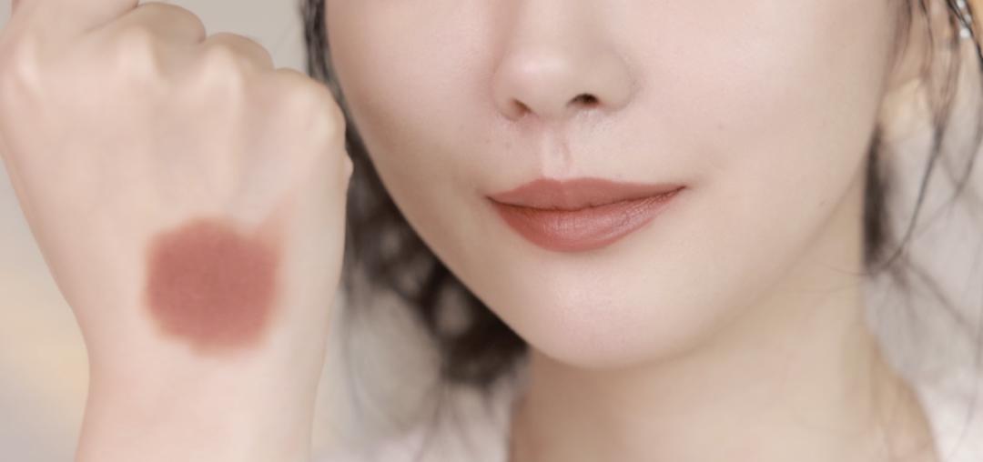 薄唇素颜怎么涂口红,厚唇涂口红日常妆