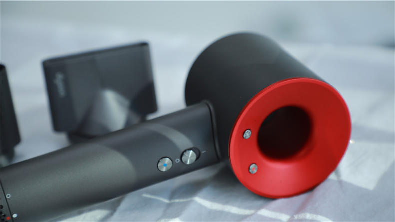 情人节礼物戴森吹风机定制款,走心情人节礼物