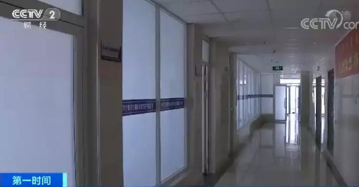 被多个地方政府拖欠6个亿，这家公司股价暴跌八成！企业*债讨**路有多难？有的钱还没要到就倒闭了…