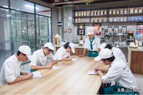 开奶茶店一年到底能赚多少钱,开奶茶店挣不挣钱