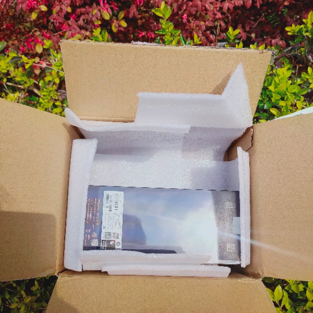 今天来户外美食风景，开箱一个快递*级A**别的快递，看看是什么