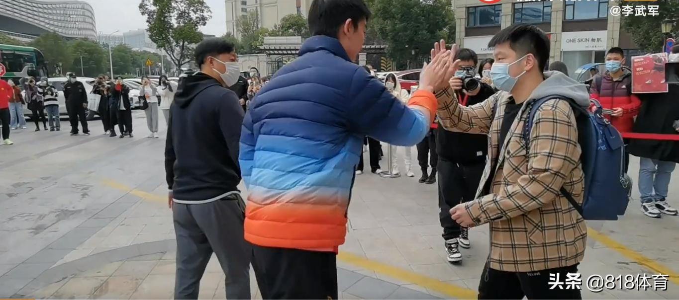 国乒队樊振东乒乓球包,国乒出征沙特樊振东